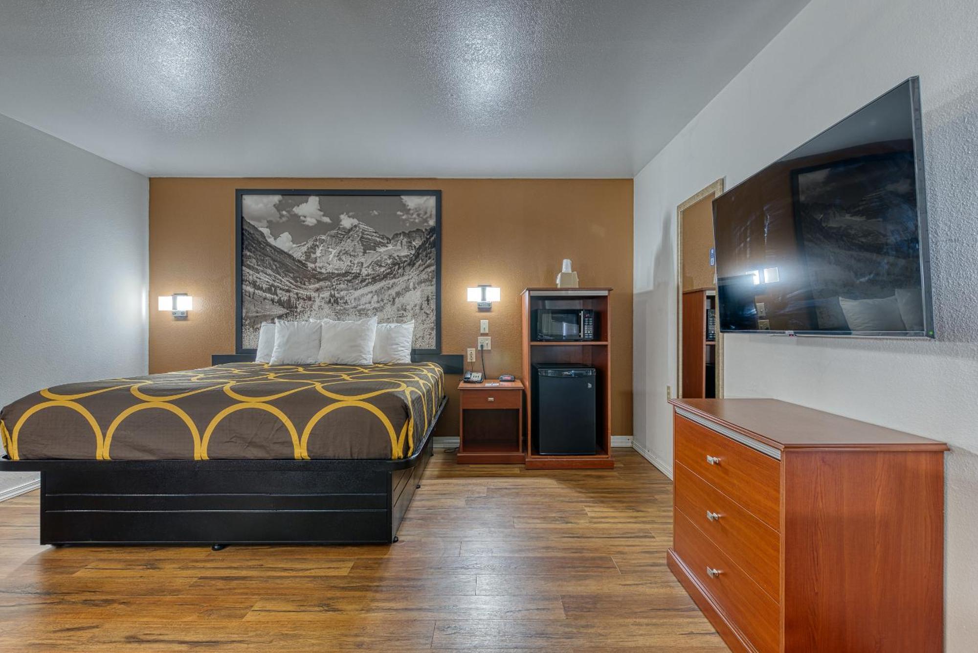 Super 8 By Wyndham Alamosa Motel Room photo