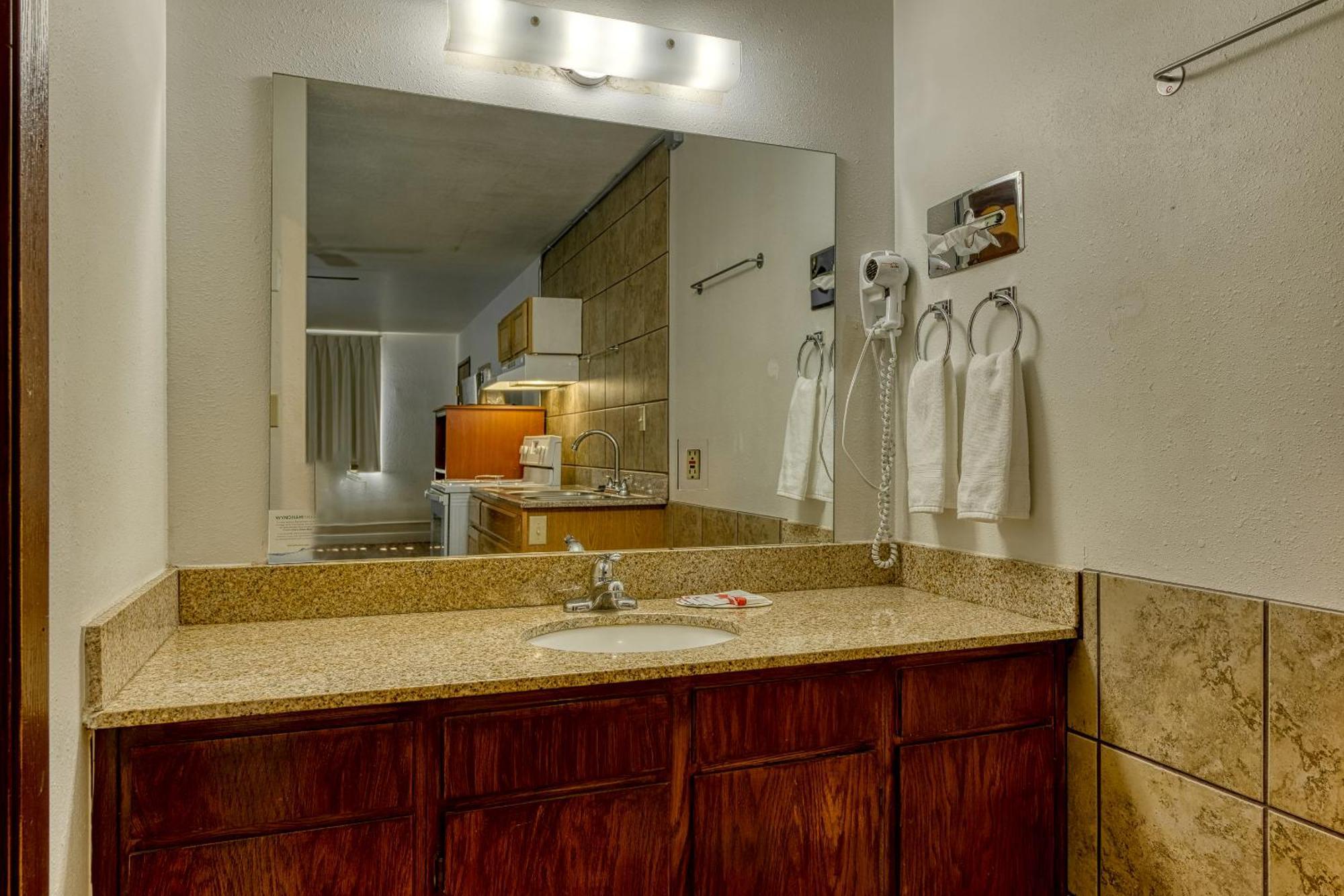 Super 8 By Wyndham Alamosa Motel Room photo